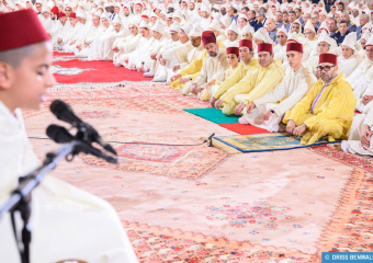الملك يترأس حفلا دينيا بمسجد الحسن الثاني بالدار البيضاء