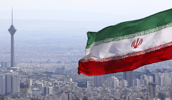 إيران تتوعد بالرد على التهديدات