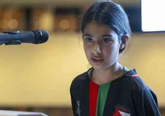“أنصتوا لضمائركم”.. طفلة بريطانية تطلق حملة تبرعات لأقرانها بغزة