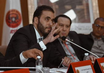 انسحاب رئيس نهضة بركان من اجتماع “الكاف” بعد اقتحامه من مسؤولين أمنيين جزائريين