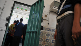 عشرات الأسر تراسل تبون للإفراج عن مغاربة محتجزين بسجون الجزائر