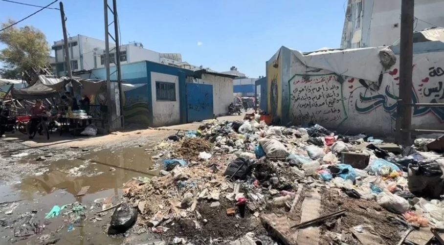 النفايات.. قاتل صامت يتربص بحياة أهالي قطاع غزة المحاصر