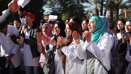 بعد تصريحات أخنوش.. “أطباء الغد” يؤجلون مسيرة وطنية ويفتحون باب الحوار