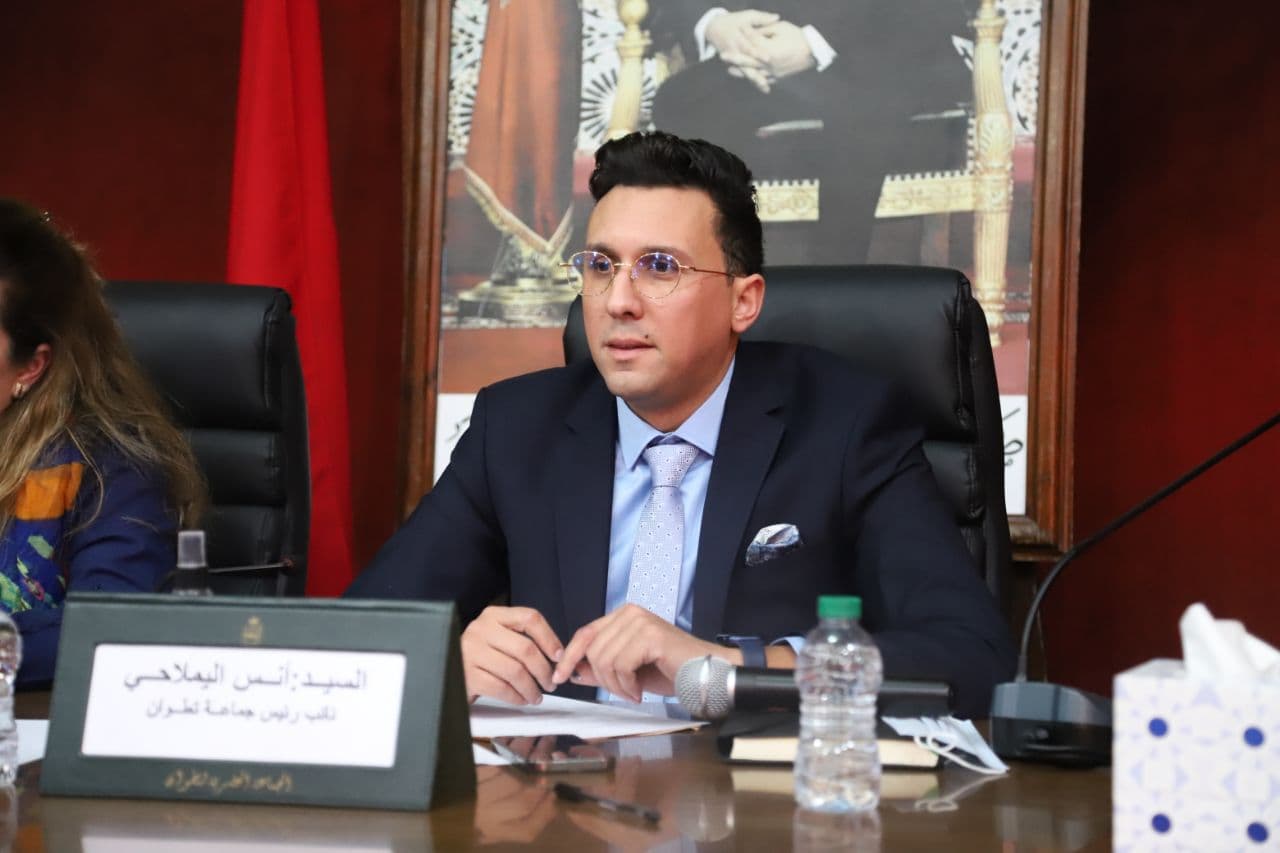 “التوظيف مقابل المال”.. هذه تفاصيل اعترافات أنس اليملاحي أمام الشرطة القضائية