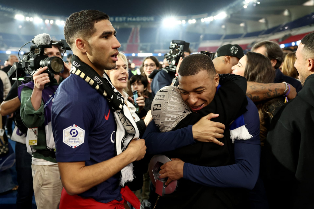 خافيير تيباس يؤكد انضمام مبابي لريال مدريد
