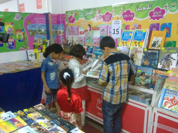 كشك “التضامن” يهدي أطفال الحوز كتبا مجانية