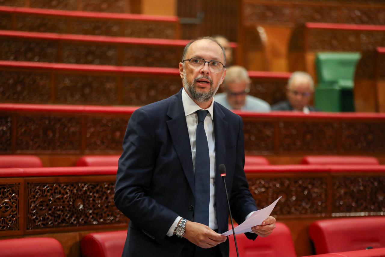 الجازولي يفتخر بجهود وزارته في النهوض بالاستثمار ويصفها ب”غير المسبوقة”
