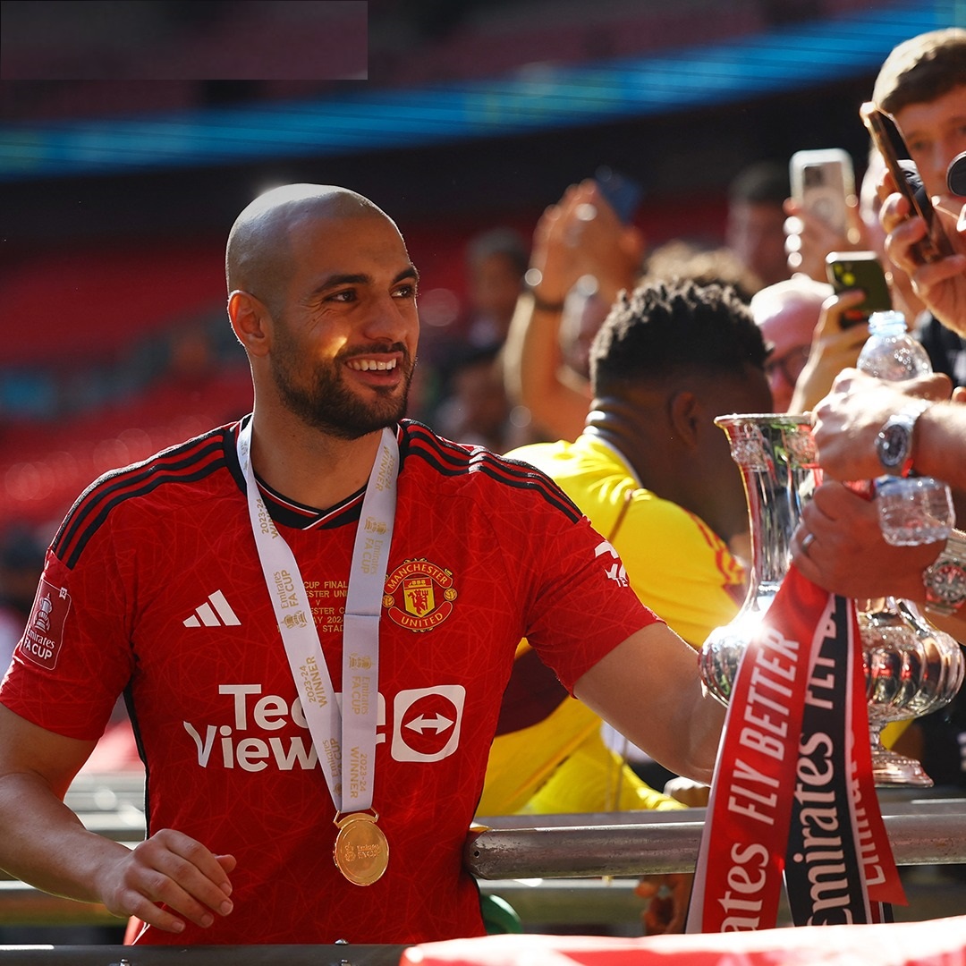أمرابط يصبح أول مغربي يتوج بكأس الاتحاد الإنجليزي