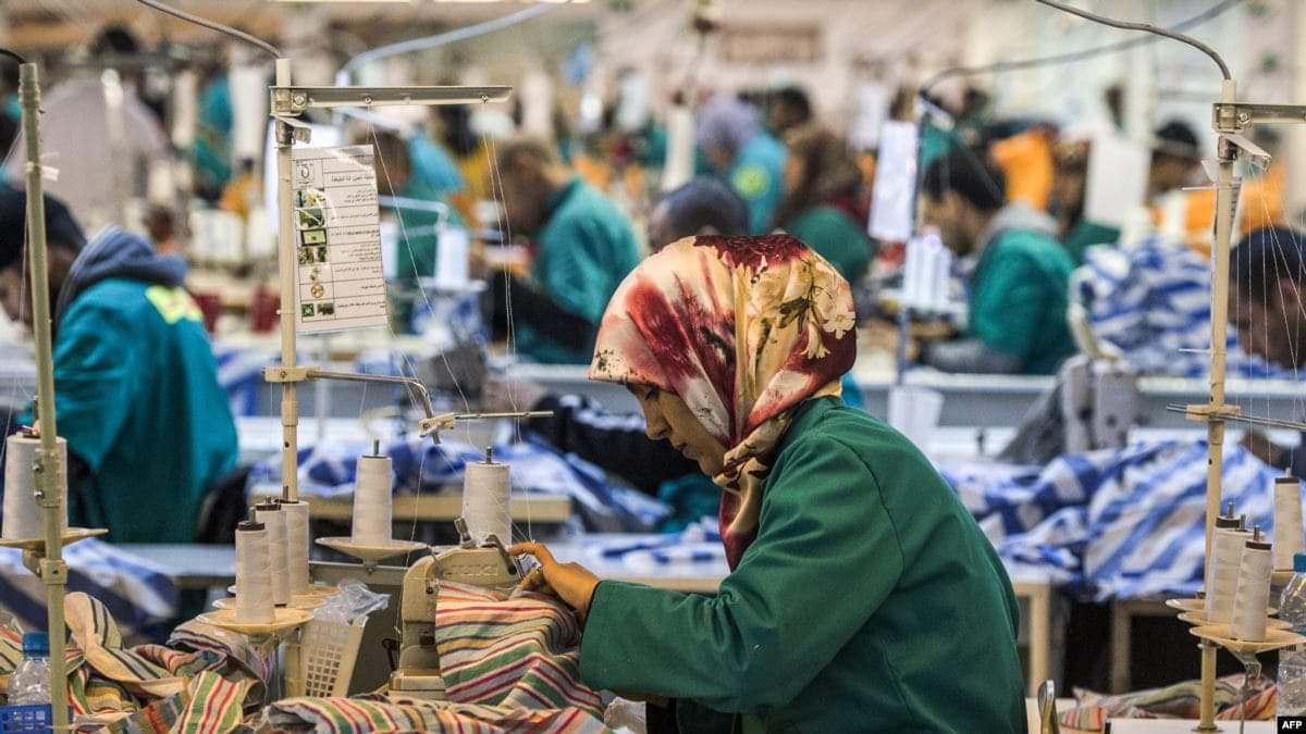 الحرمان من التمويل والصفقات العمومية يدفع المقاولات الصغرى نحو القطاع غير المهيكل