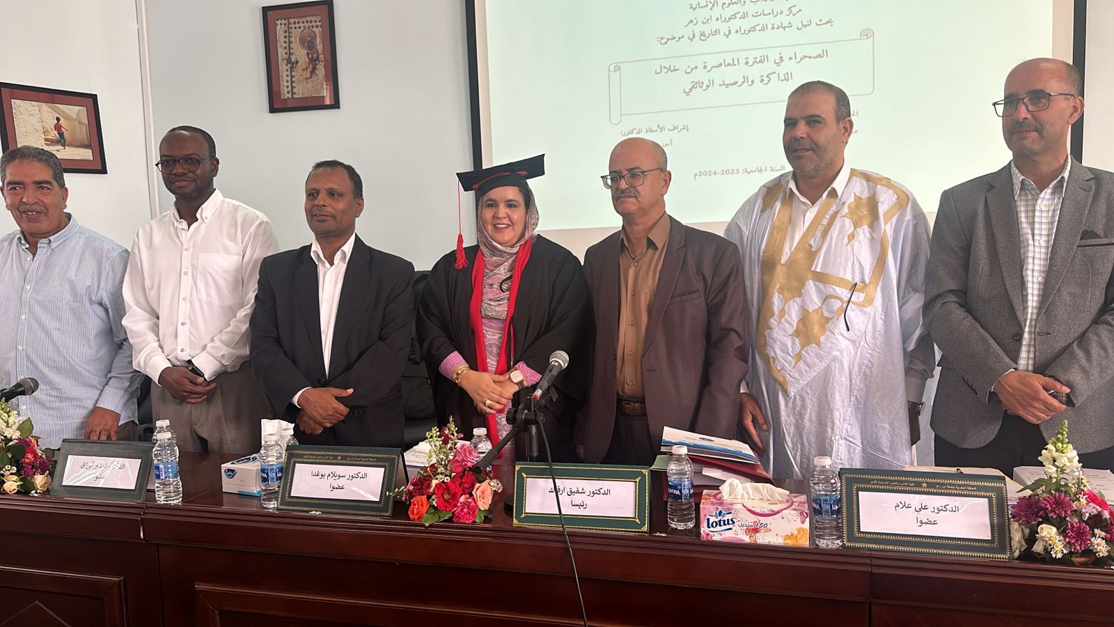باحثة تُقلِب الرصيد الوثائقي لرصد الحركية السياسية والثقافية بالصحراء المغربية