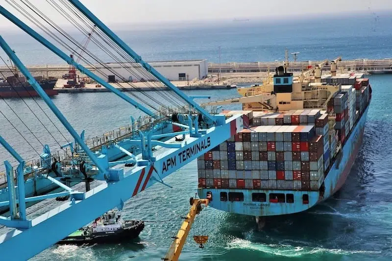 توقعات بنمو الاقتصاد الوطني بنسبة 4% في 2026 وانخفاض التضخم