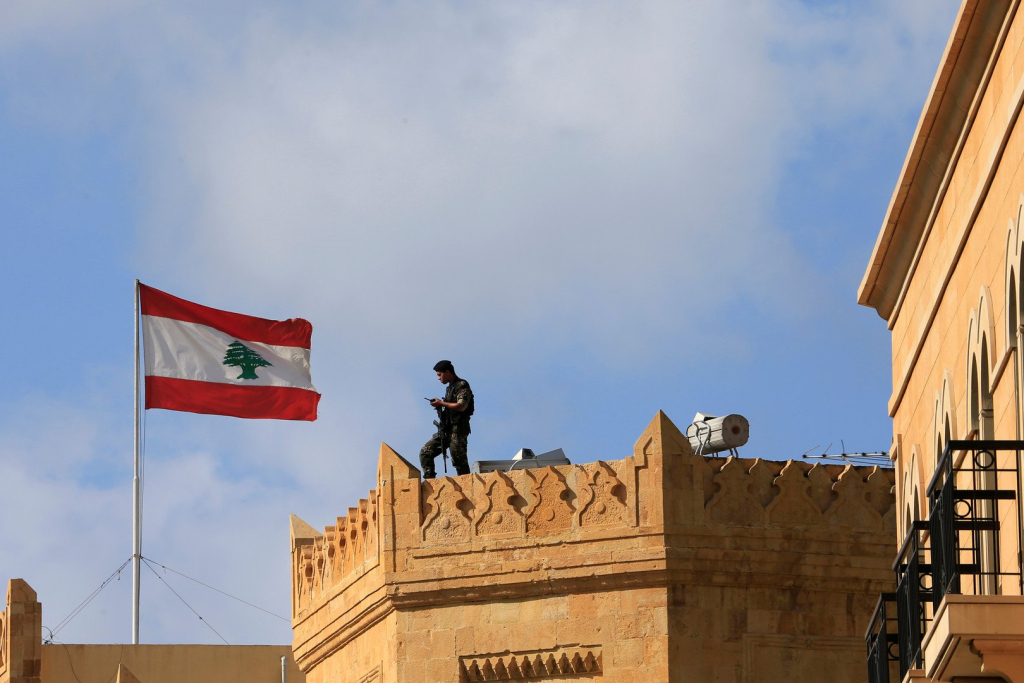 لبنان.. توقيف سوري أطلق النار على السفارة الأمريكية