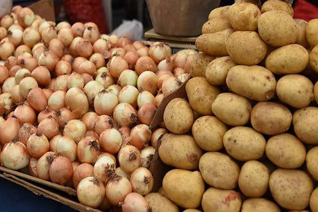 رخص استثنائية لتصدير البطاطس والبصل لأوروبا وإفريقيا