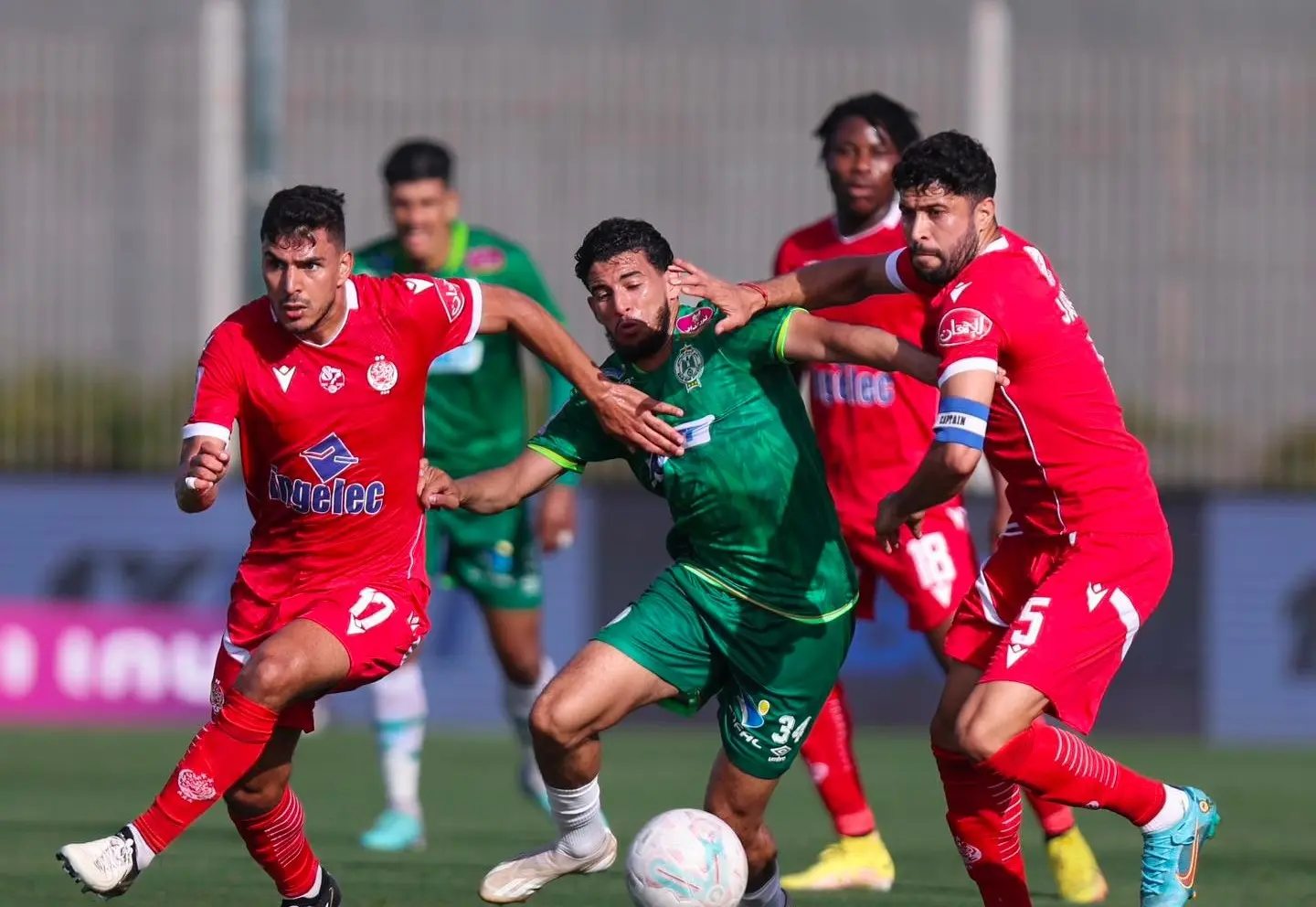 الوداد يقتسم مداخيل الديربي مع الرجاء