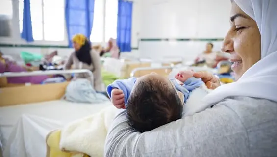 600 مستفيد من حملات حول صحة الأم والطفل بالعيون