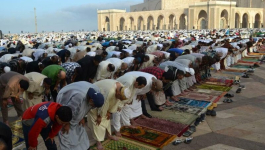 وسط أجواء احتفالية وروحانية.. ملايين المغاربة يحجون للمصليات