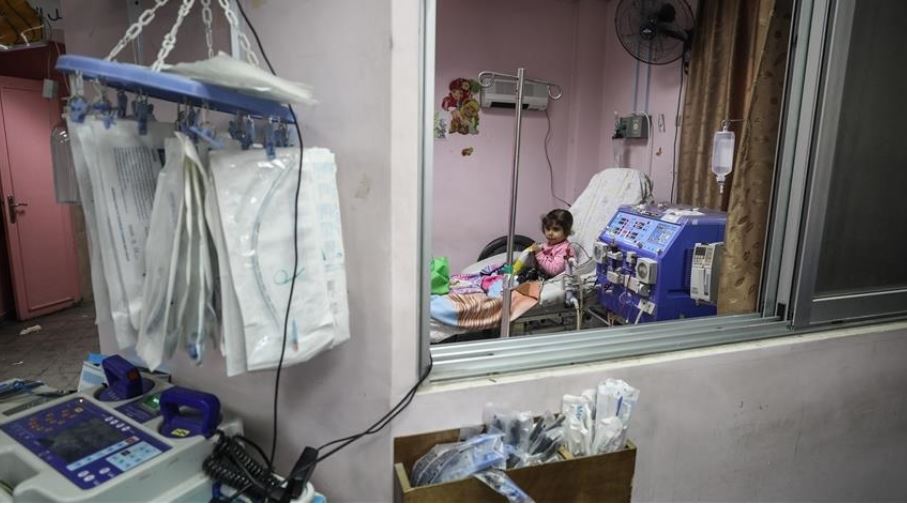 الحرب والسرطان ينهشان جسد طفلة من غزة