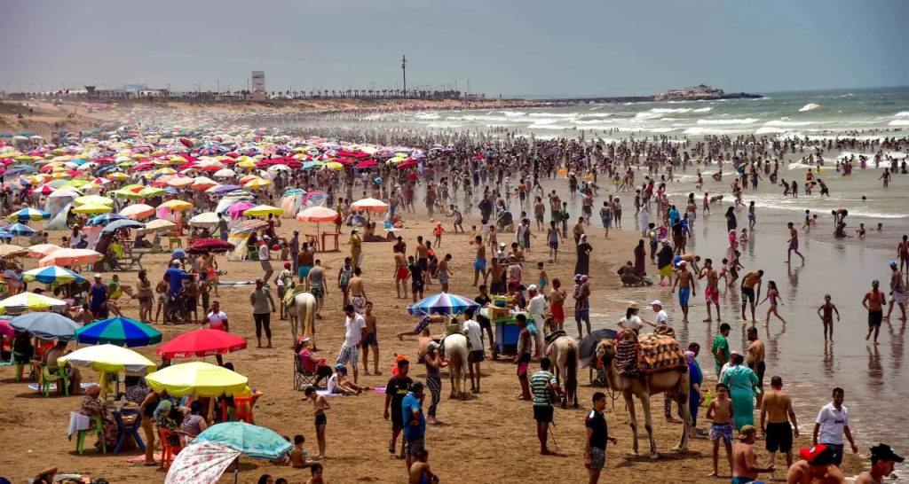 إجراء جديد بشواطئ الدار البيضاء للحد من فوضى كراء “الباراسولات”