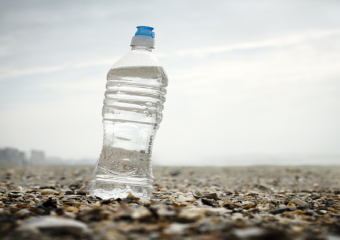 دراسة تحذر من مخاطر تعرض عبوات مياه الشرب للشمس