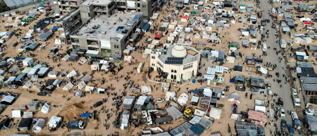 دير البلح.. تكدس للنازحين في 57 كيلومترا ينذر بمأساة فلسطينية جديدة