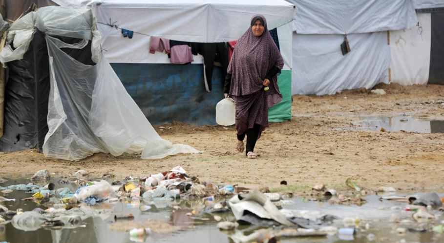 كارثة وبائية.. “الجرب” يهدد مخيمات النزوح وسط غزة