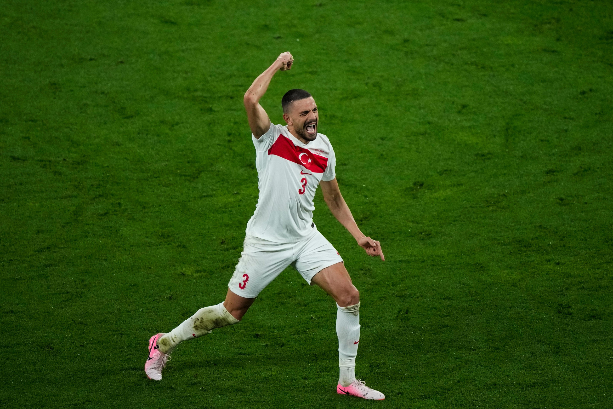 “يويفا” يعاقب ديميرال بالإيقاف مباراتين في “يورو 2024”