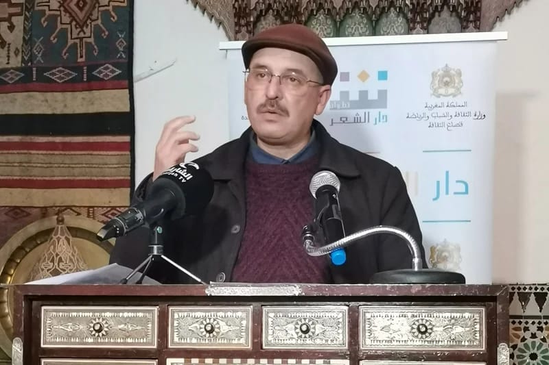 العربي غجو يوقع ترجمته لرواية “طانجيرينا”