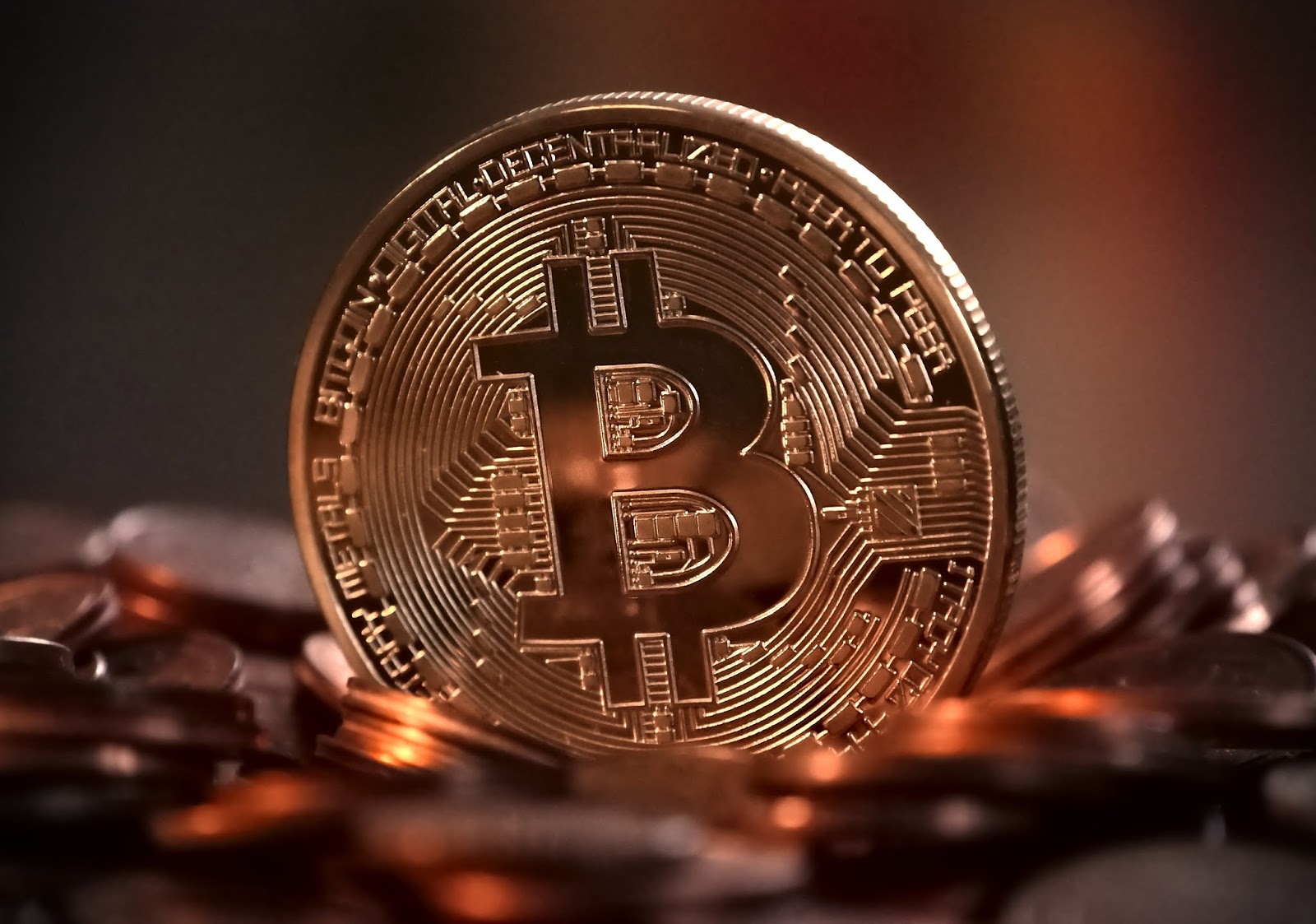 بصدارة بيتكوين.. أربعة أسباب أفقدت العملات المشفرة لمعانها