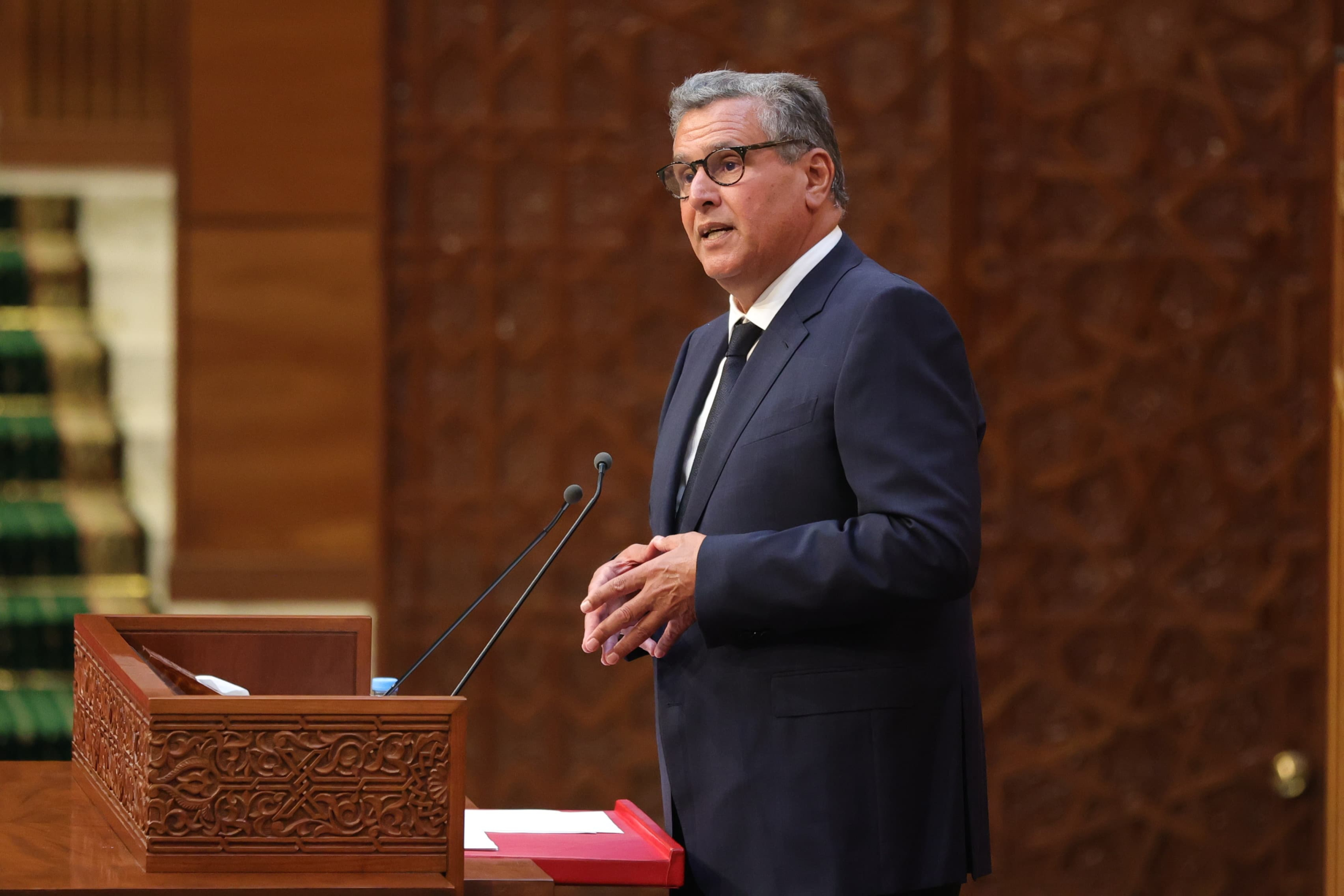 أخنوش يرفض تبخيس مخطط المغرب الأخضر ويؤكد احترام الحكومة للبرلمان