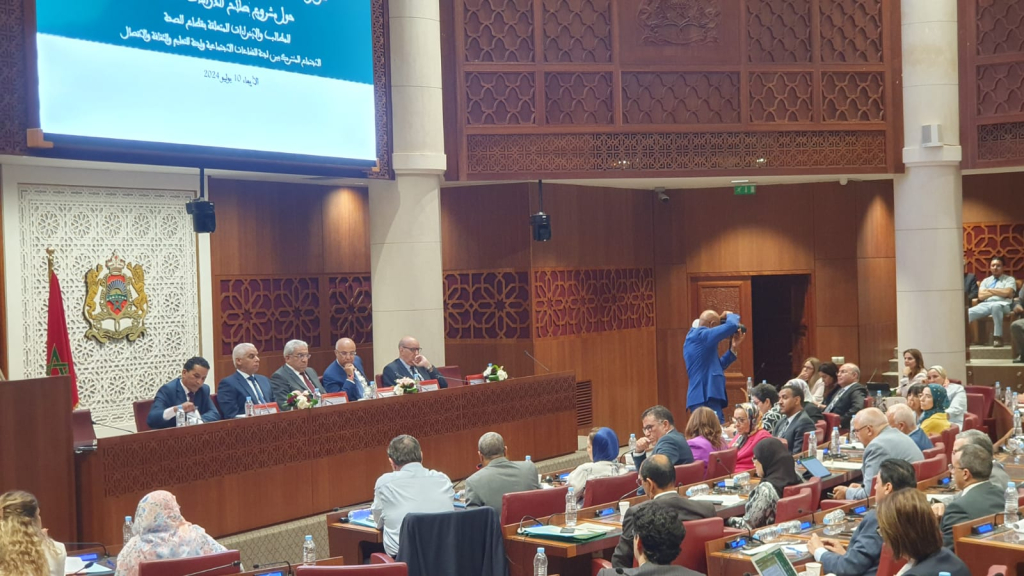 الأغلبية تتهم أيادٍ خفية بتسييس ملف طلبة الطب والاستثمار في التأزيم