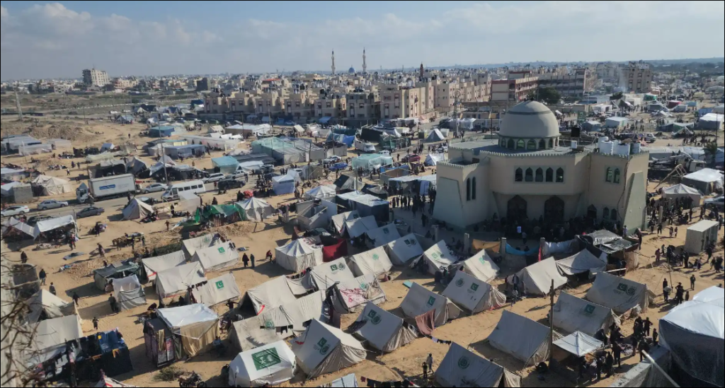 قتلى وجرحى بغارات إسرائيلية على المواصي جنوبي غزة