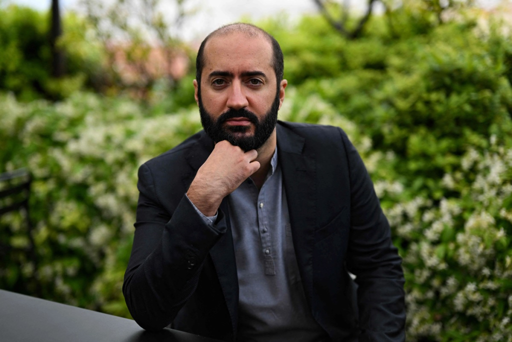 “كلاب الصيد” للمغربي الازرق يفوز ب “السوسنة السوداء” بعمان