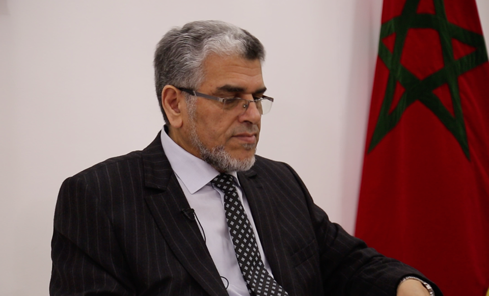 الرميد يستنكر رفض تسليم جائزة لطالبة بسبب الكوفية