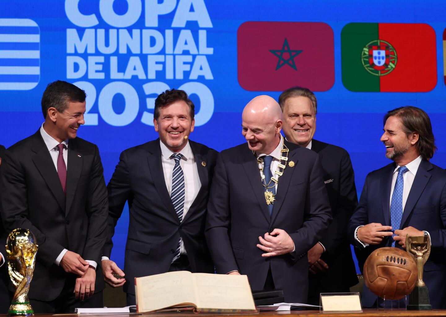 الأوروغواي تتجاهل المغرب وإسبانيا وتتقدم بطلب تنظيم قرعة مونديال 2030