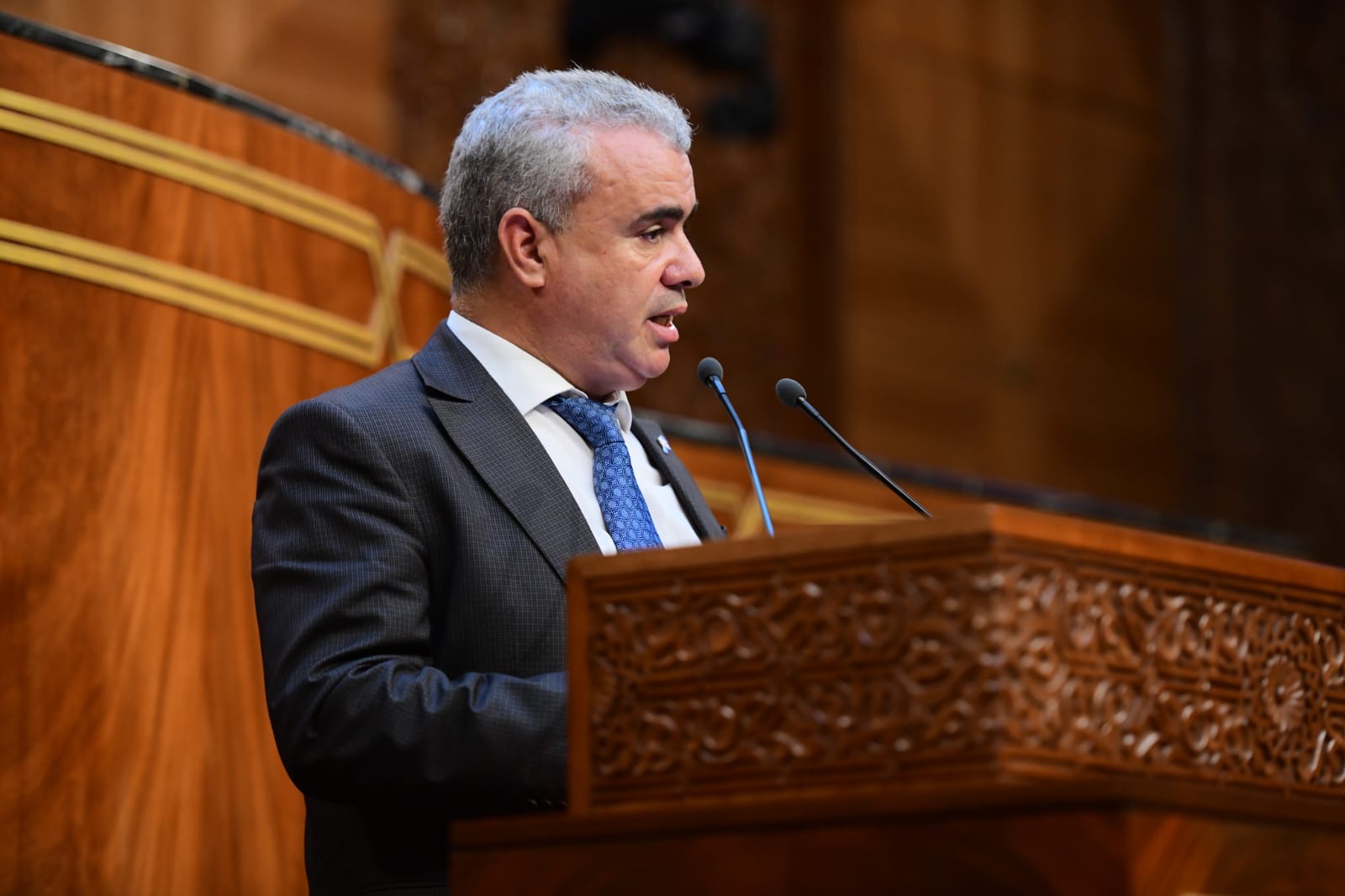السطي ينتقد تجاهل وزراء لأسئلة البرلمان ويشيد بحصيلة مجلس المستشارين