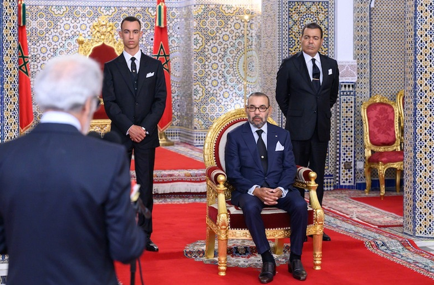 والي بنك المغرب يقدم تقريرا أمام الملك حول الوضعية الاقتصادية والنقدية والمالية