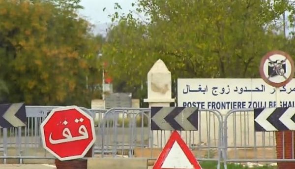 الجزائر تسلم 36 شابا مغربيا محتجزا عبر معبر “زوج بغال”