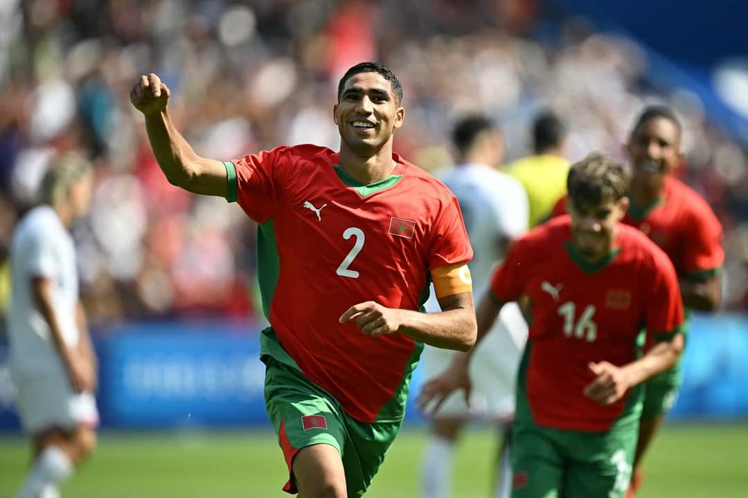 اختيار المغاربة حكيمي وأمرابط والشبّاك ضمن منتخبي السنة