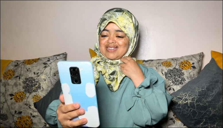 رشيدة تتسلح بـ”سوشيال ميديا” لتغيير نظرة المجتمع لـ”قصر القامة”