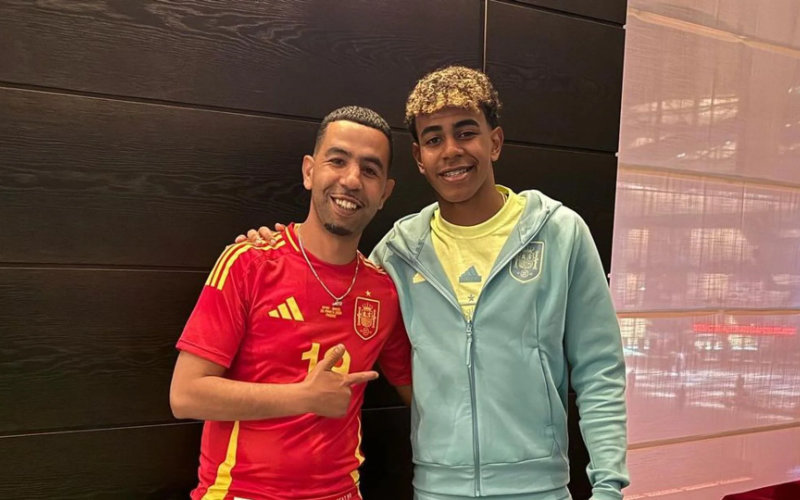 والد يامال: عدت من الموت وممتن لأني عشت لمشاهدة موسم رائع لابني مع برشلونة