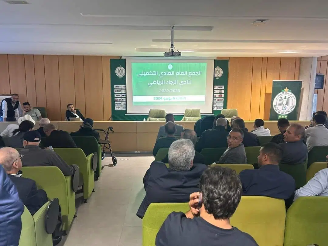 بعد تدهور النتائج.. مسؤولان بمكتب الرجاء يقدمان استقالتهما
