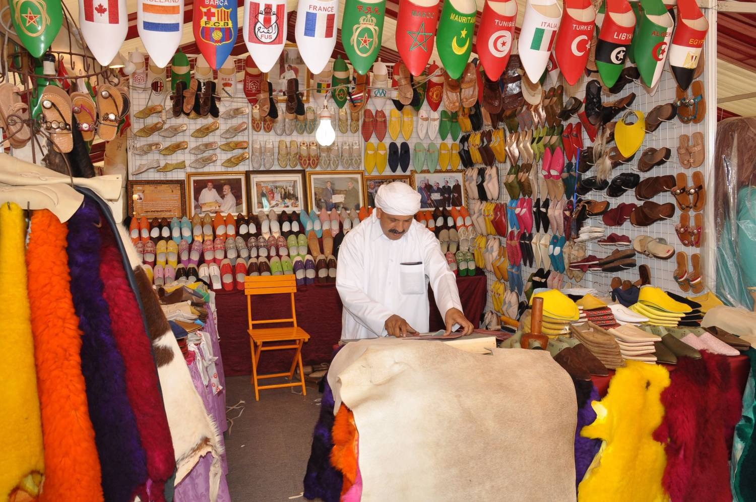 تزنيت.. أزيد من 90 عارض في معرض الصناعة التقليدية