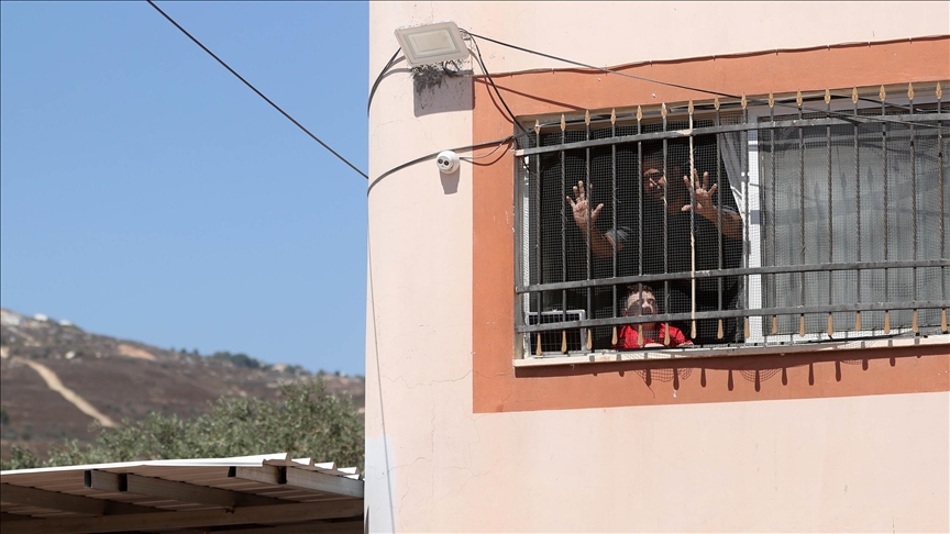 أشبه بالسجون.. منازل فلسطينية بالضفة تحت حصار المستوطنين