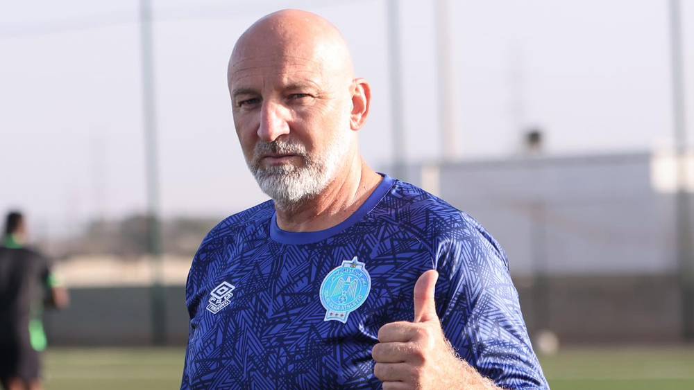سفيكو يطالب بفسخ عقد عمامو ويضع إدارة الرجاء في موقف محرج