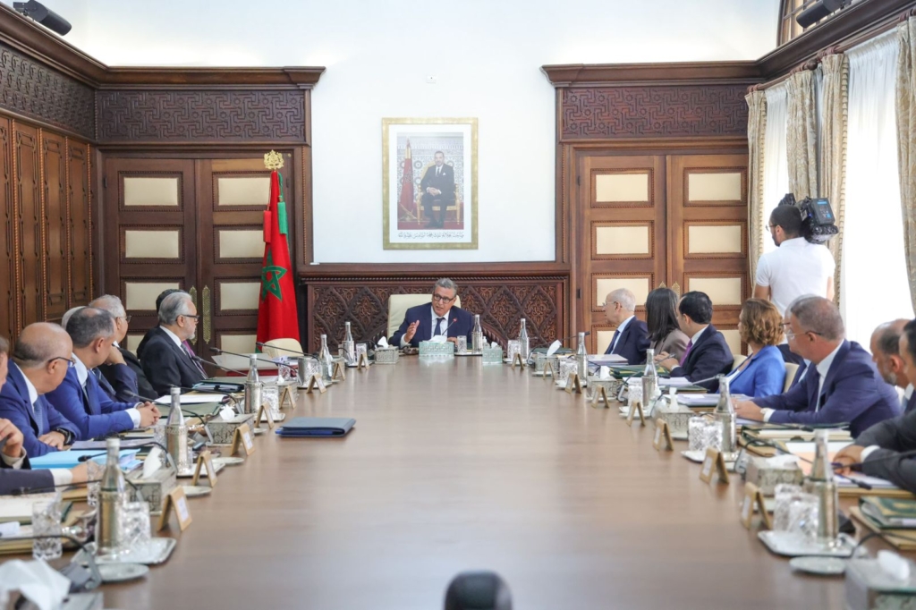 أخنوش يلتزم بنصف الولاية الحكومية الثاني برفع الاستثمار وخلق فرص الشغل