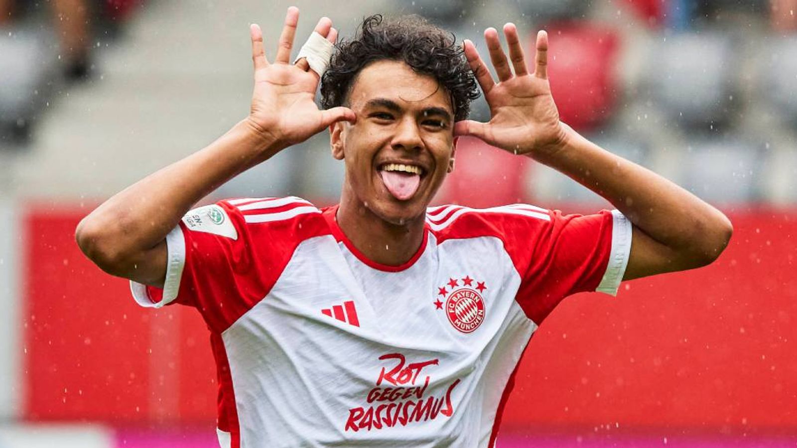 مدافع مهاري يُحيّر مدرب بايرن.. من هو آدم أزنو مفاجأة الركراكي بتصفيات كأس إفريقيا؟