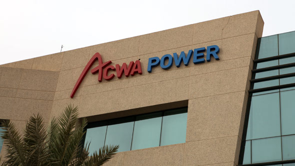 السعودية.. اتفاقيات لتمويل 3 مشاريع طاقة شمسية ب2.6 مليار دولار