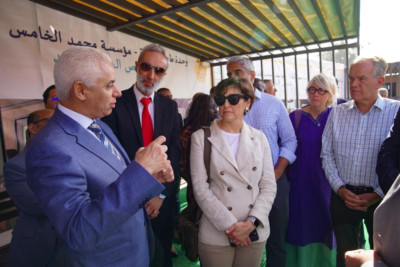 لجنة بمنظمة الصحة تشيد بالوحدات الصحية المتنقلة بمناطق الزلزال