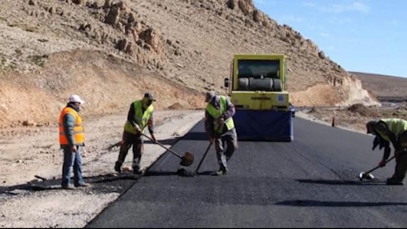 تكلفة تقوية المحاور الطرقية بإقليم إفران تتجاوز 8 ملايير