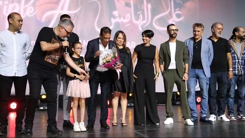 “على الهامش”.. فيلم سينمائي يسلط الضوء على شخصيات “خارج الإطار”